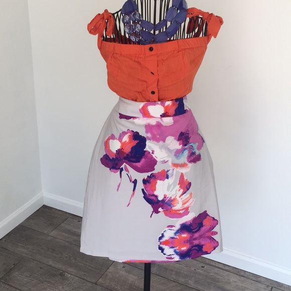 Flowery skirt size 4 - Picture 2 of 8